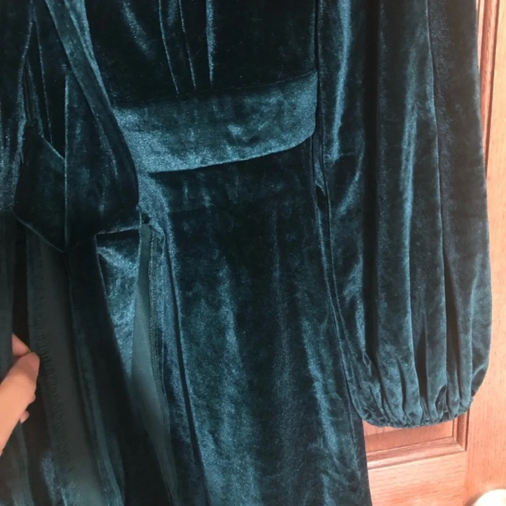 Petal & Pup green velvet v-neck long sleeve wrap dress - Picture 4 of 8